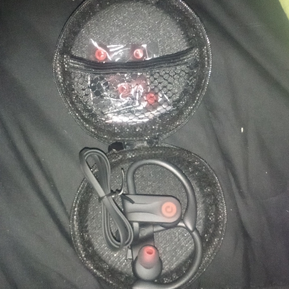 Headphones - Picture 3 of 4